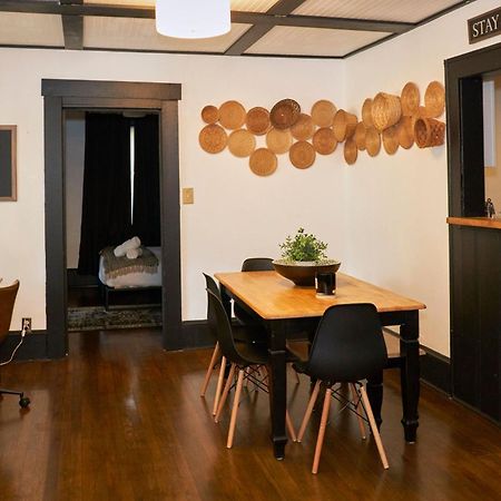 Вілла Cozy Atl Getaway - 5 Min From Airport & Downtown Атланта Екстер'єр фото