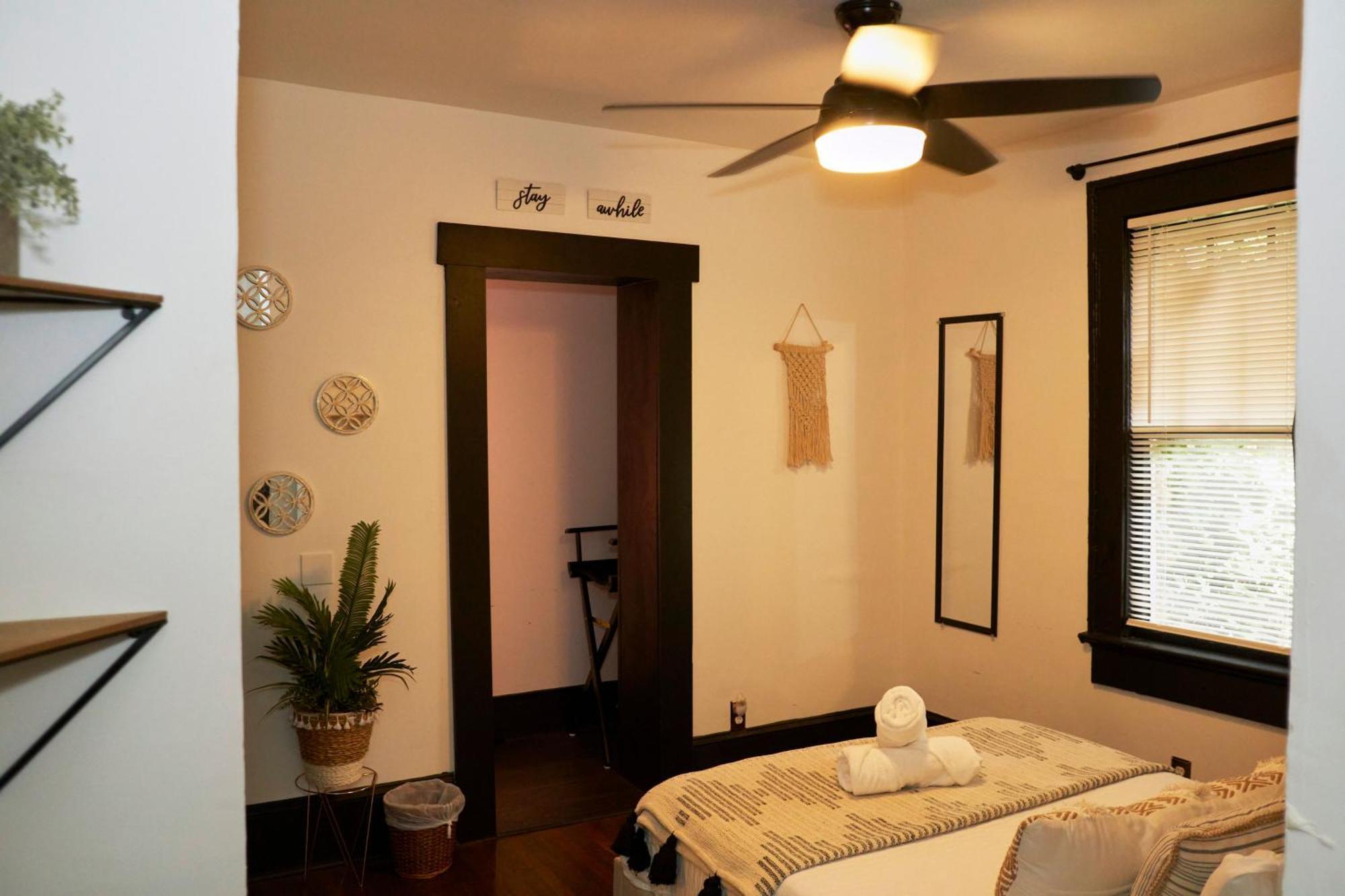 Вілла Cozy Atl Getaway - 5 Min From Airport & Downtown Атланта Екстер'єр фото