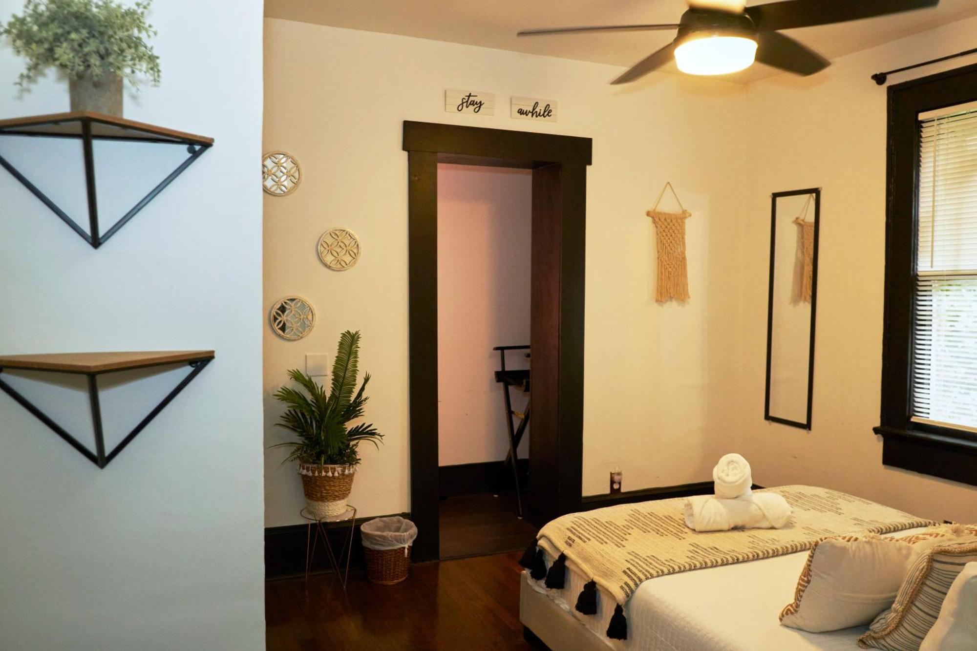 Вілла Cozy Atl Getaway - 5 Min From Airport & Downtown Атланта Екстер'єр фото